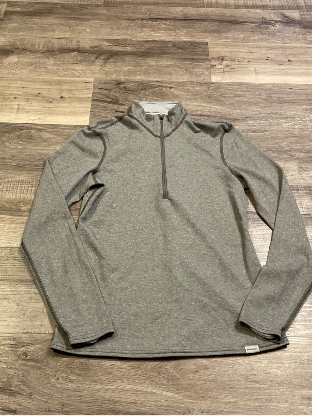 Women’s Patagonia grey quarter zip
